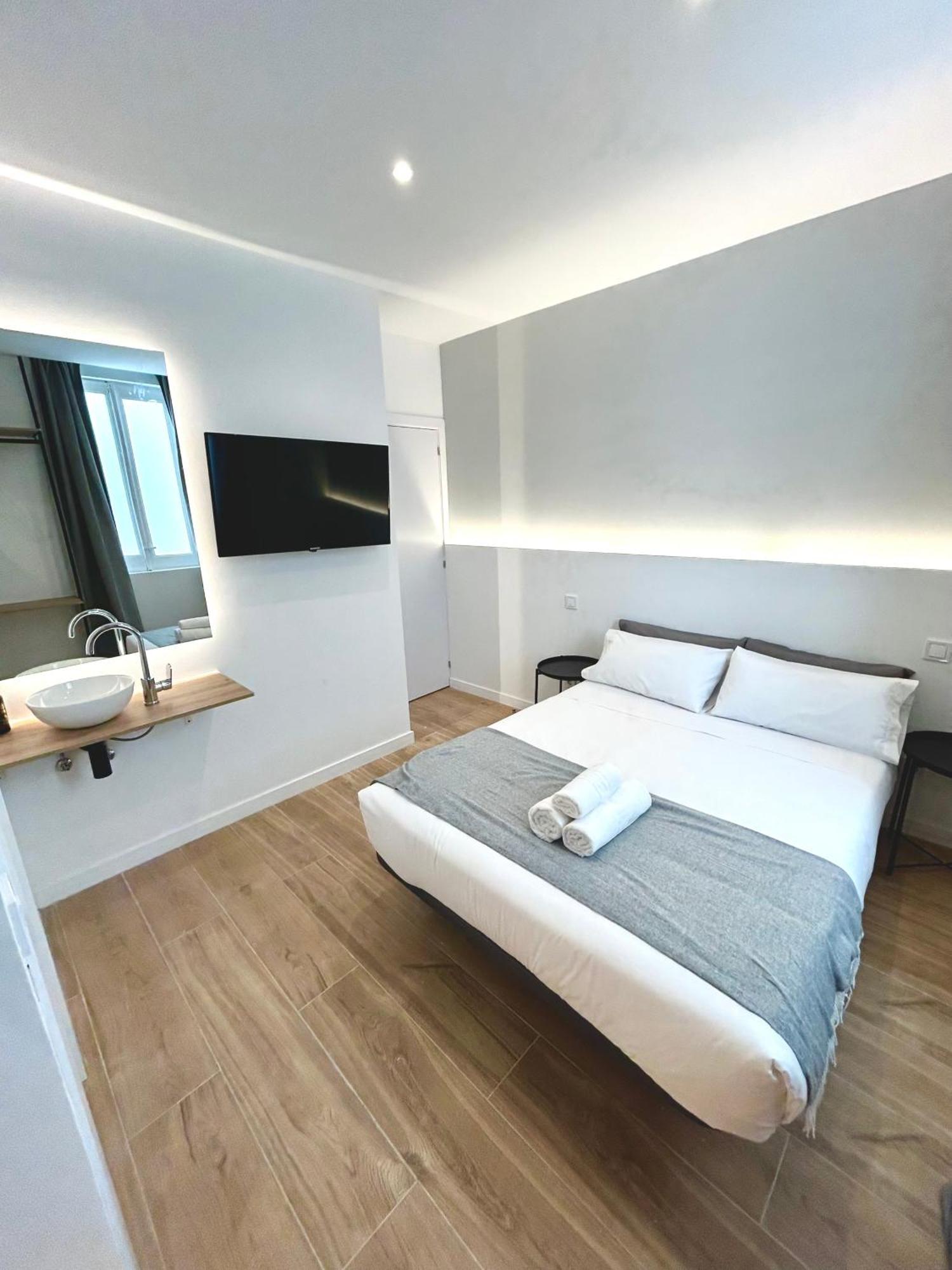 Casa De Huespedes San Andres Hotel Madrid Bagian luar foto