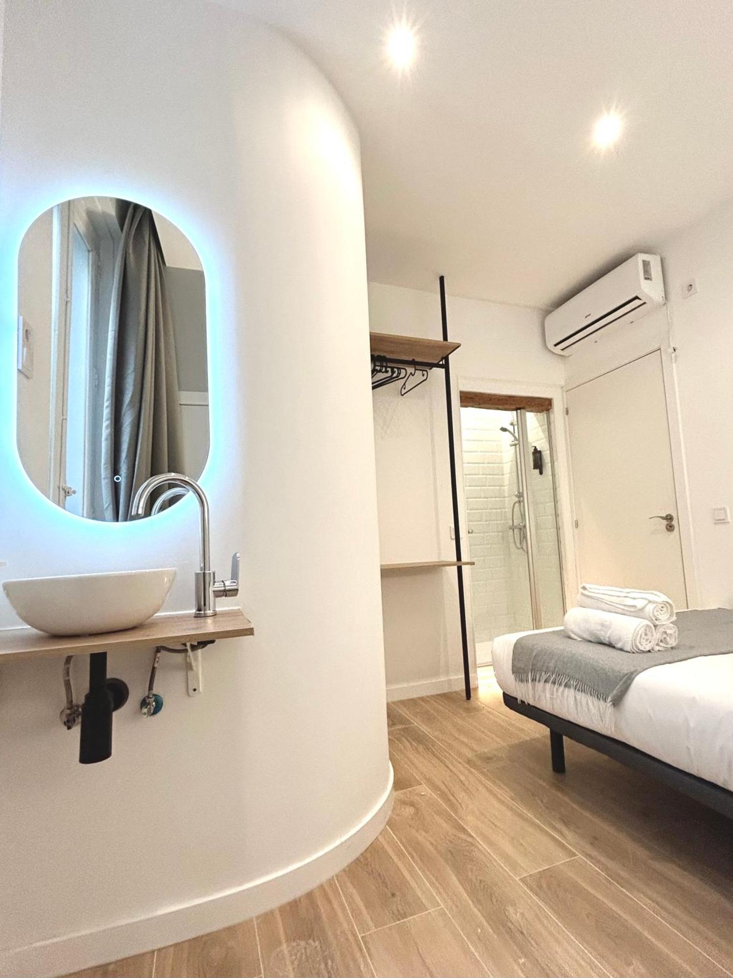 Casa De Huespedes San Andres Hotel Madrid Bagian luar foto