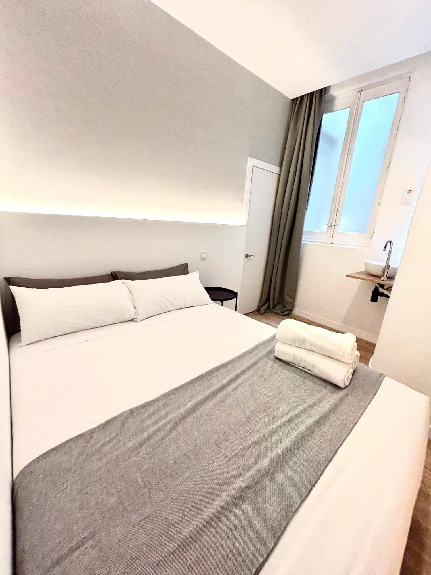 Casa De Huespedes San Andres Hotel Madrid Bagian luar foto